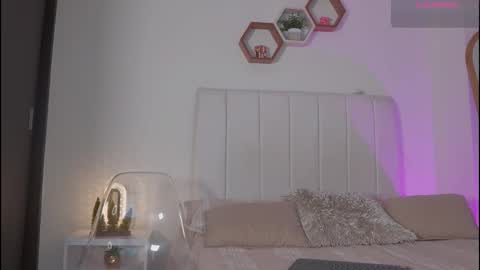 Valentina   1030   530  -  online show from November 19, 2025, 5:07 am