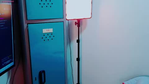 madison_oli online show from January 13, 2025, 3:26 pm