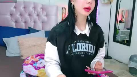 madison_oli online show from September 16, 2025, 2:01 am