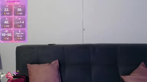 madison_oli online show from December 17, 2025, 1:55 am