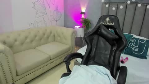Snapshot of madison_saenzz chatting on February 14, 2026, 7:43 pm M A D I S O N online show from February 14, 2026, 7:43 pm