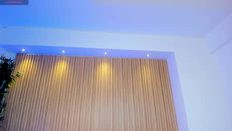 Snapshot of madisonanngel chatting on November 10, 2025, 6:18 pm Madison Angel online show from November 10, 2025, 6:18 pm