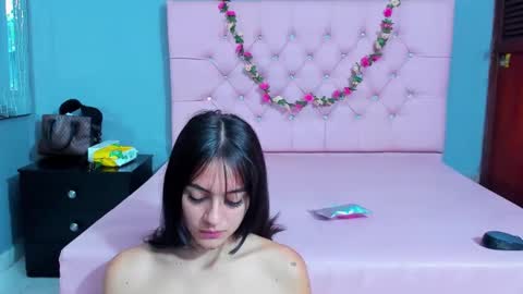 Snapshot of madisoncarzon chatting on November 18, 2025, 2:17 am Madison Carzon online show from November 18, 2025, 2:17 am