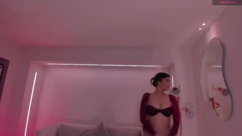 Maddi Collins online show from October 28, 2025, 7:16 pm