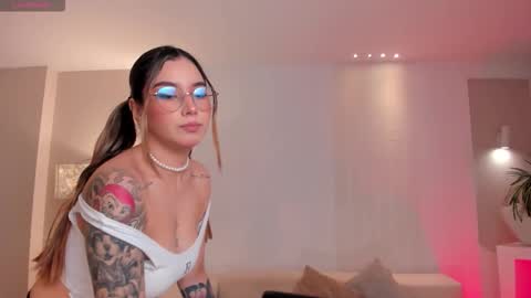 Maddi Collins online show from November 6, 2025, 7:26 pm