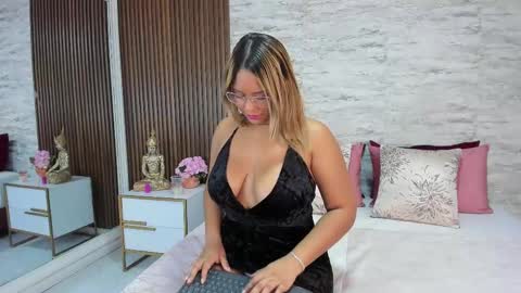 madisonhunterr_ online show from February 4, 2025, 7:22 pm