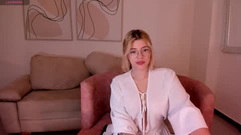 Snapshot of madisonkane chatting on October 27, 2025, 11:14 am Madison Kane online show from October 27, 2025, 11:14 am