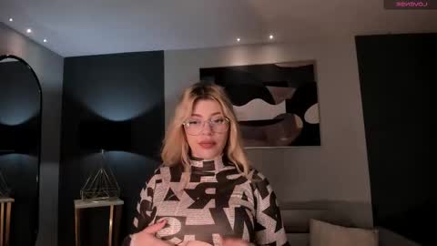 Snapshot of madisonkane chatting on November 12, 2025, 11:10 am Madison Kane online show from November 12, 2025, 11:10 am