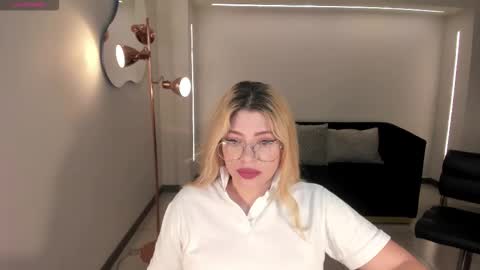 Snapshot of madisonkane chatting on November 30, 2025, 11:47 am Madison Kane online show from November 30, 2025, 11:47 am