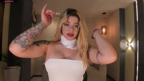 Snapshot of madisonkane chatting on December 3, 2025, 11:08 am Madison Kane online show from December 3, 2025, 11:08 am