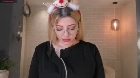 Snapshot of madisonkane chatting on December 5, 2025, 11:08 am Madison Kane online show from December 5, 2025, 11:08 am