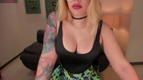 Snapshot of madisonkane chatting on December 14, 2025, 11:04 am Madison Kane online show from December 14, 2025, 11:04 am