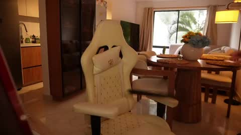 madisonlara online show from May 10, 2026, 10:15 pm