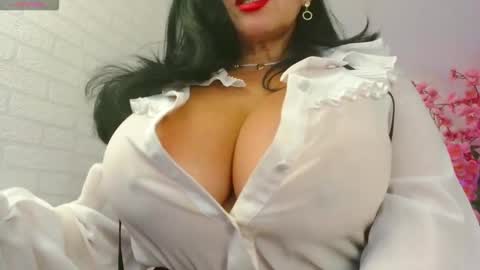 Snapshot of madlyn_dee chatting on October 4, 2025, 6:17 pm Leena online show from October 4, 2025, 6:17 pm