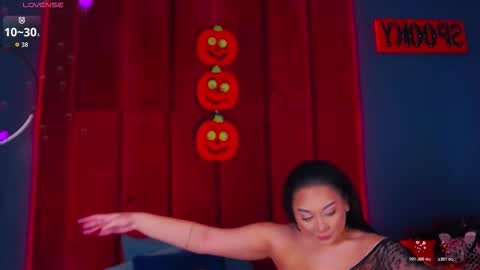 Snapshot of madyluxx chatting on November 1, 2025, 8:22 pm MadyLuxx online show from November 1, 2025, 8:22 pm