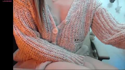 Snapshot of madyqueen chatting on February 12, 2025, 6:09 pm Mara online show from February 12, 2025, 6:09 pm