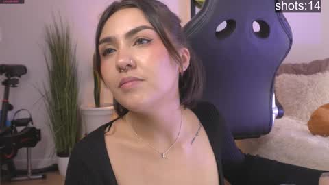 Snapshot of maeeve_ chatting on December 24, 2024, 7:55 pm Maeve schedule 11 am- 530 pm colombia time online show from December 24, 2024, 7:55 pm