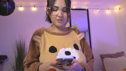 Snapshot of maeeve_ chatting on December 25, 2024, 11:10 pm Maeve schedule 11 am- 530 pm colombia time online show from December 25, 2024, 11:10 pm