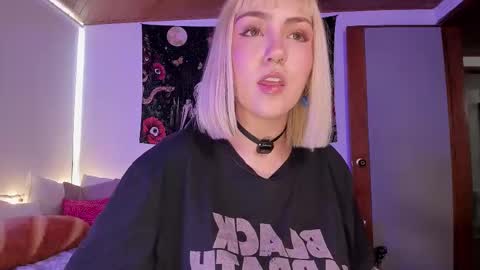 Snapshot of maeeve_ chatting on March 6, 2026, 4:03 pm Maeve schedule 11 am- 530 pm colombia time online show from March 6, 2026, 4:03 pm