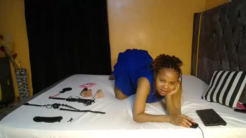 Snapshot of maepot chatting on October 27, 2025, 5:17 pm PENDO AND VIV online show from October 27, 2025, 5:17 pm