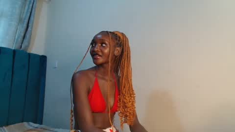 Snapshot of maeve_m chatting on December 5, 2024, 6:43 am Maeve online show from December 5, 2024, 6:43 am