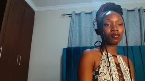 Snapshot of maeve_m chatting on December 5, 2024, 5:17 pm Maeve online show from December 5, 2024, 5:17 pm