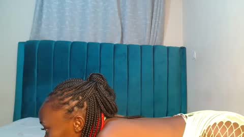 Snapshot of maeve_m chatting on December 13, 2024, 5:10 pm Maeve online show from December 13, 2024, 5:10 pm