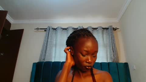 Snapshot of maeve_m chatting on January 4, 2025, 6:30 am Maeve online show from January 4, 2025, 6:30 am