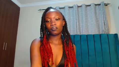 Snapshot of maeve_m chatting on January 4, 2025, 5:47 pm Maeve online show from January 4, 2025, 5:47 pm