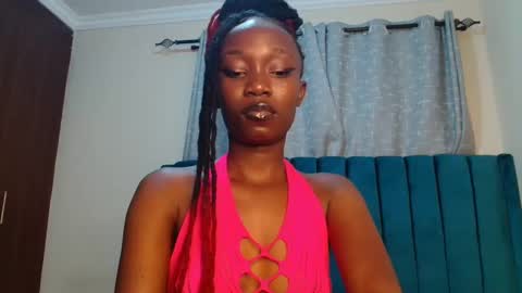 Snapshot of maeve_m chatting on January 7, 2025, 8:10 pm Maeve online show from January 7, 2025, 8:10 pm