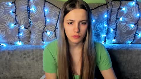 Snapshot of maggiecake chatting on December 23, 2024, 1:18 am Maggie online show from December 23, 2024, 1:18 am