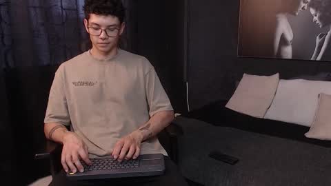 Damian Rivers online show from December 18, 2025, 8:59 pm