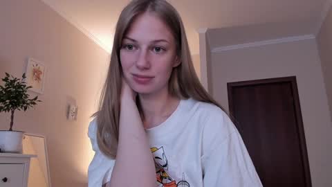 Snapshot of magic_couple13 chatting on December 4, 2024, 10:02 am Alice  online show from December 4, 2024, 10:02 am