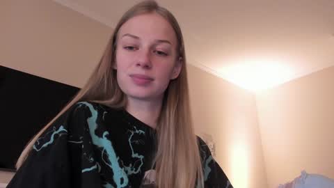 Snapshot of magic_couple13 chatting on December 5, 2024, 10:01 am Alice  online show from December 5, 2024, 10:01 am