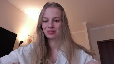 Snapshot of magic_couple13 chatting on December 18, 2024, 9:36 am Alice  online show from December 18, 2024, 9:36 am