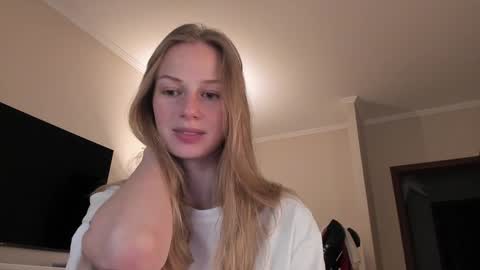Snapshot of magic_couple13 chatting on December 24, 2024, 11:49 am Alice  online show from December 24, 2024, 11:49 am
