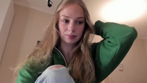 Snapshot of magic_couple13 chatting on January 24, 2025, 1:14 pm Alice  online show from January 24, 2025, 1:14 pm