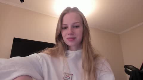 Snapshot of magic_couple13 chatting on February 13, 2025, 12:54 pm Alice  online show from February 13, 2025, 12:54 pm