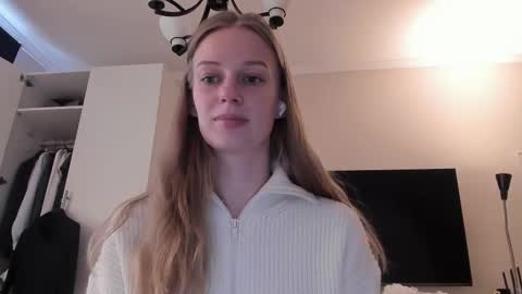 Snapshot of magic_couple13 chatting on February 25, 2025, 9:20 am Alice  online show from February 25, 2025, 9:20 am