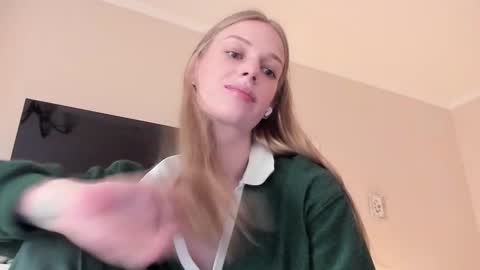Snapshot of magic_couple13 chatting on March 4, 2025, 12:33 pm Alice  online show from March 4, 2025, 12:33 pm