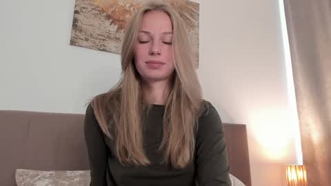 Snapshot of magic_couple13 chatting on September 23, 2025, 1:14 pm Alice  online show from September 23, 2025, 1:14 pm