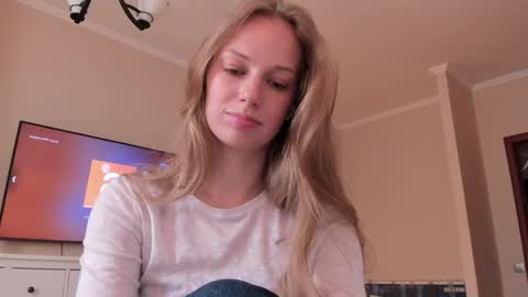 Snapshot of magic_couple13 chatting on April 18, 2026, 7:56 am Alice online show from April 18, 2026, 7:56 am
