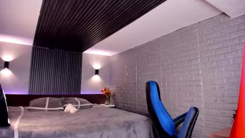 Snapshot of magic_marg chatting on December 17, 2025, 8:48 pm Marge online show from December 17, 2025, 8:48 pm