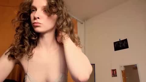 Mikky or Moon online show from December 17, 2025, 8:59 pm