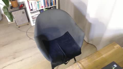 magic_muscles online show from December 21, 2025, 1:24 am