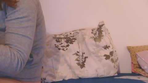 Snapshot of magic_smile16 chatting on December 16, 2025, 6:51 am Christine online show from December 16, 2025, 6:51 am