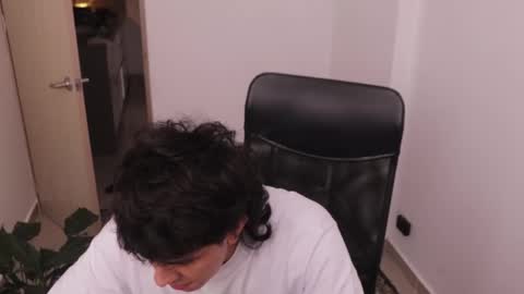 Snapshot of magic_tony chatting on February 12, 2026, 6:58 pm Tony Hoffa online show from February 12, 2026, 6:58 pm