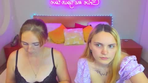 Lili and Bella online show from September 13, 2025, 6:40 pm
