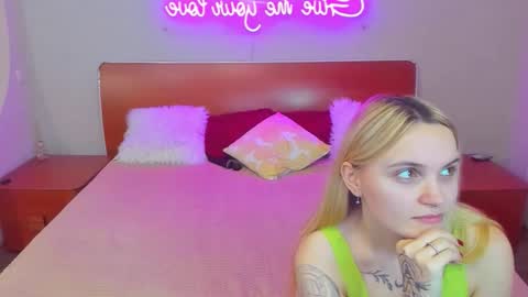 Lili and Bella online show from December 13, 2025, 7:53 pm