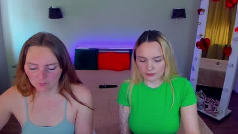 Lili and Bella online show from May 12, 2026, 7:16 am